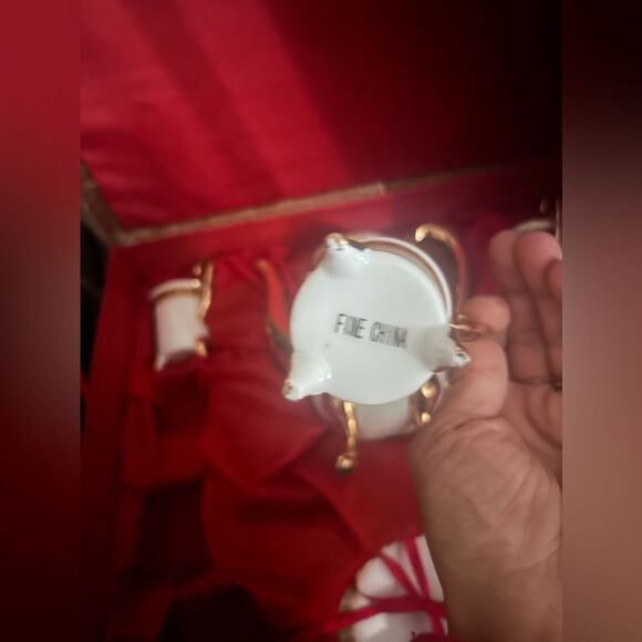 Vintage Used Fine China Tea Set 5 cups 5 plates and tea pot with lid beautiful - Picture 9 of 11